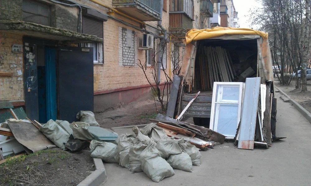 Вывоз мусора после ремонта в Ельце от ПроМусор — цены от 4621 руб., быстро и недорого