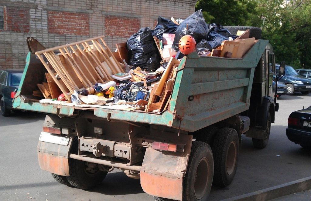 Вывоз мусора из магазина в Ельце от ПроМусор: услуги, цена от 1797 руб., утилизация отходов
