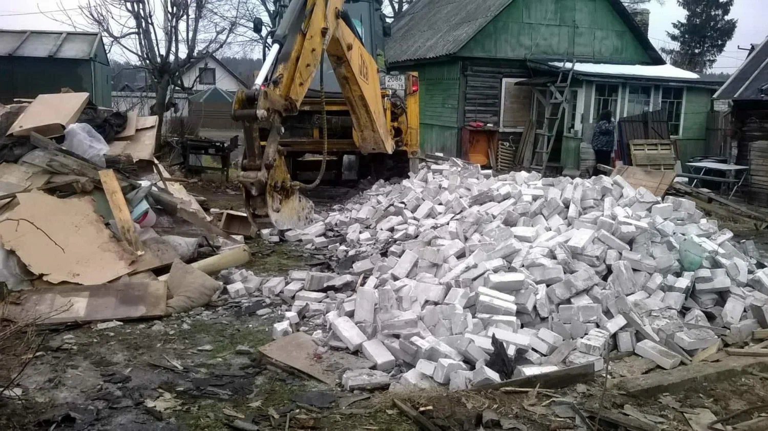Вывоз мусора после сноса здания в Ельце от ПроМусор – цена от 5134 руб., утилизация и уборка стройотходов