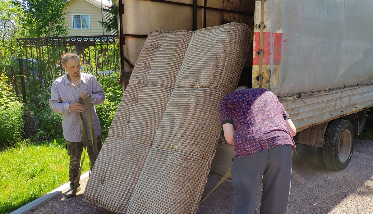 Вывоз матрасов с грузчиками в Ельце от ПроМусор — утилизация старого матраса от 770 руб