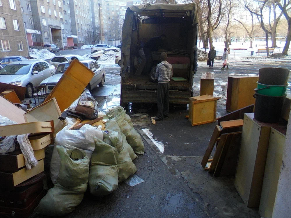Вывоз мусора из подвала с утилизацией в Ельце в октябре