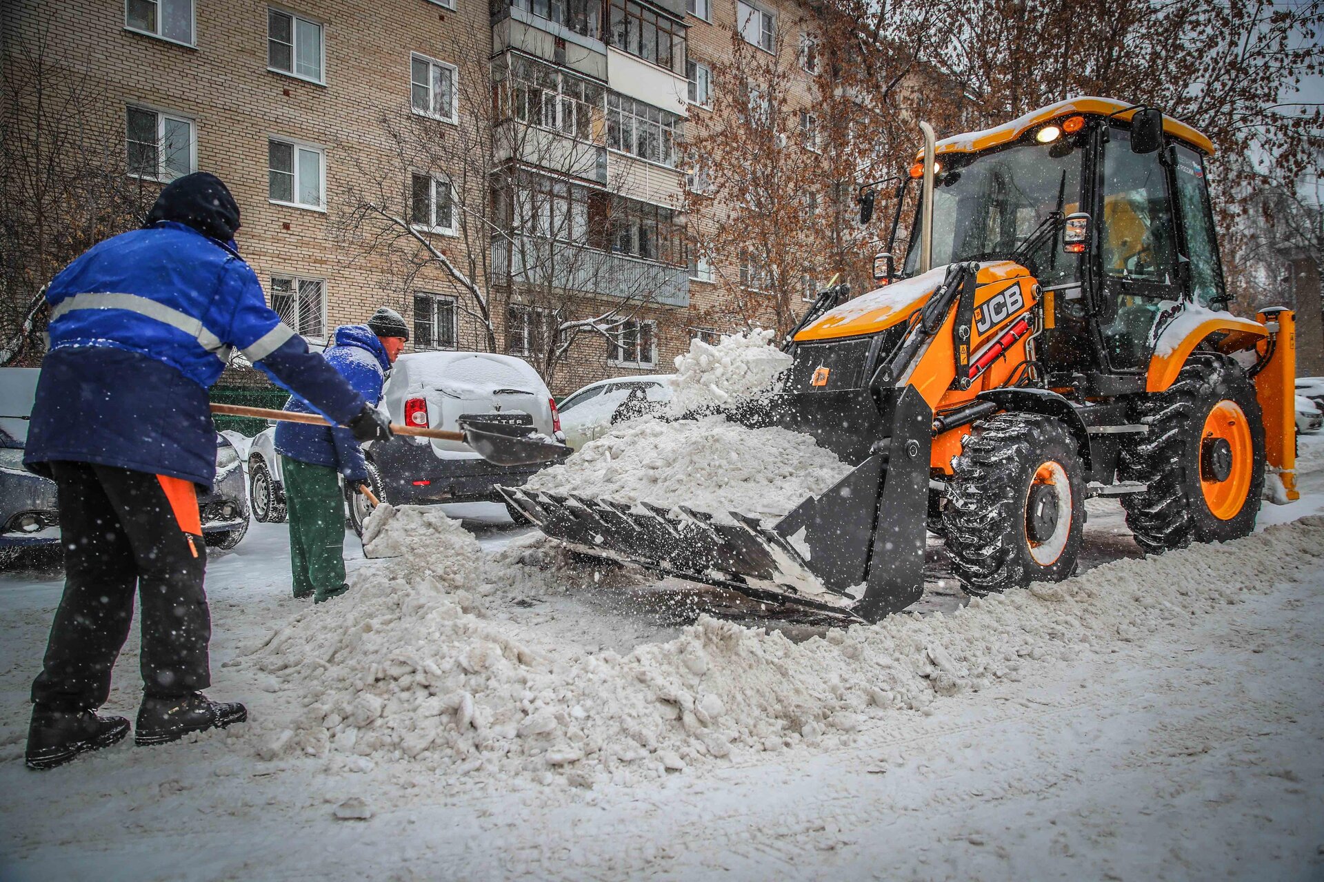 Очистка дворов от снега и наледи в Ельце — уборка снега, трактор и ручная, цены от 513 руб. | ПроМусор