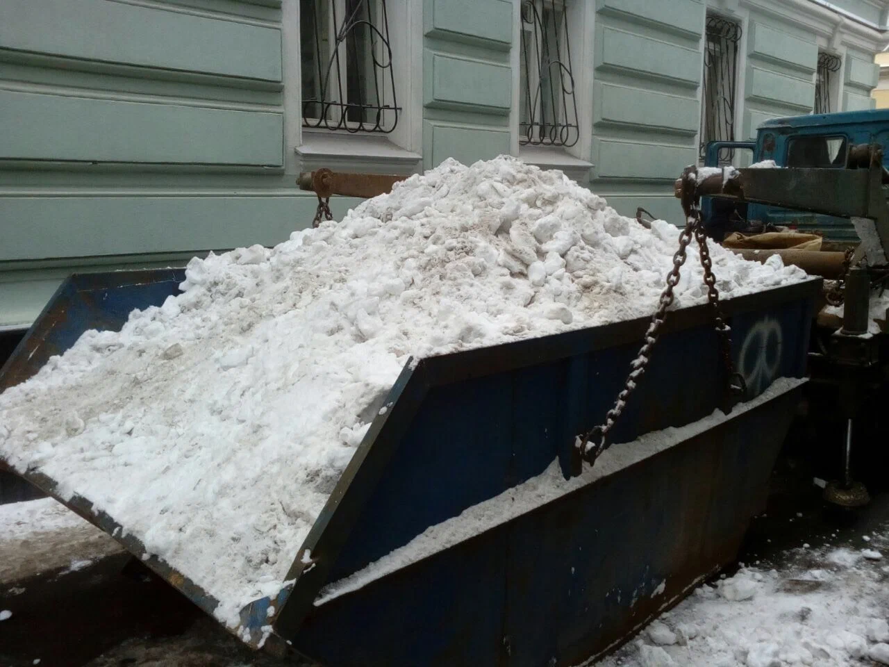 Вывоз снега контейнерами в Ельце в октябре