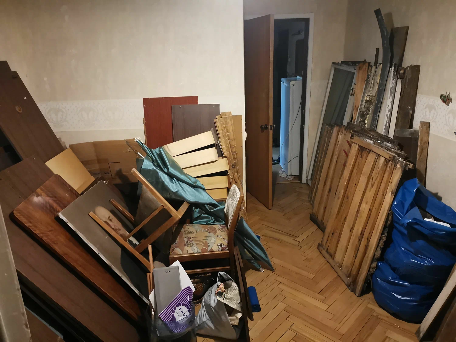 Демонтаж мебели с вывозом и утилизацией в Ельце в октябре