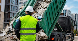 Вывоз строительного мусора в Ельце: услуги лицензированной компании — ПроМусор